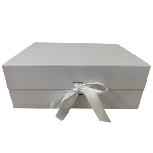 Magnetic closure box with ribbon